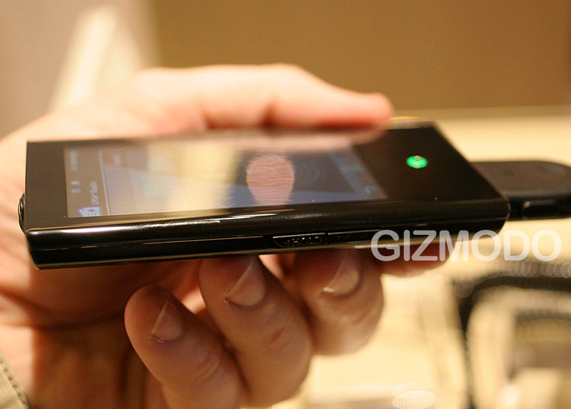 Illustration for article titled Hands-On with the Samsung YP-P2 (Verdict: We Like, But Not a Lot)